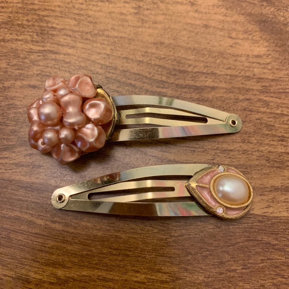 One of a kind vintage hair clips set